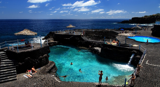 LaPalma PiscinasCharcoAzul VanMarty